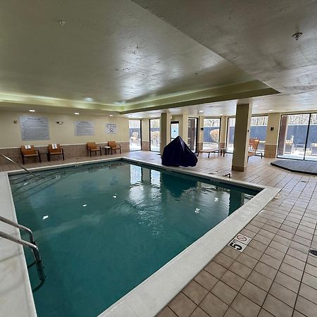 Country Inn & Suites By Radisson, Columbus-Edinburgh Exterior photo