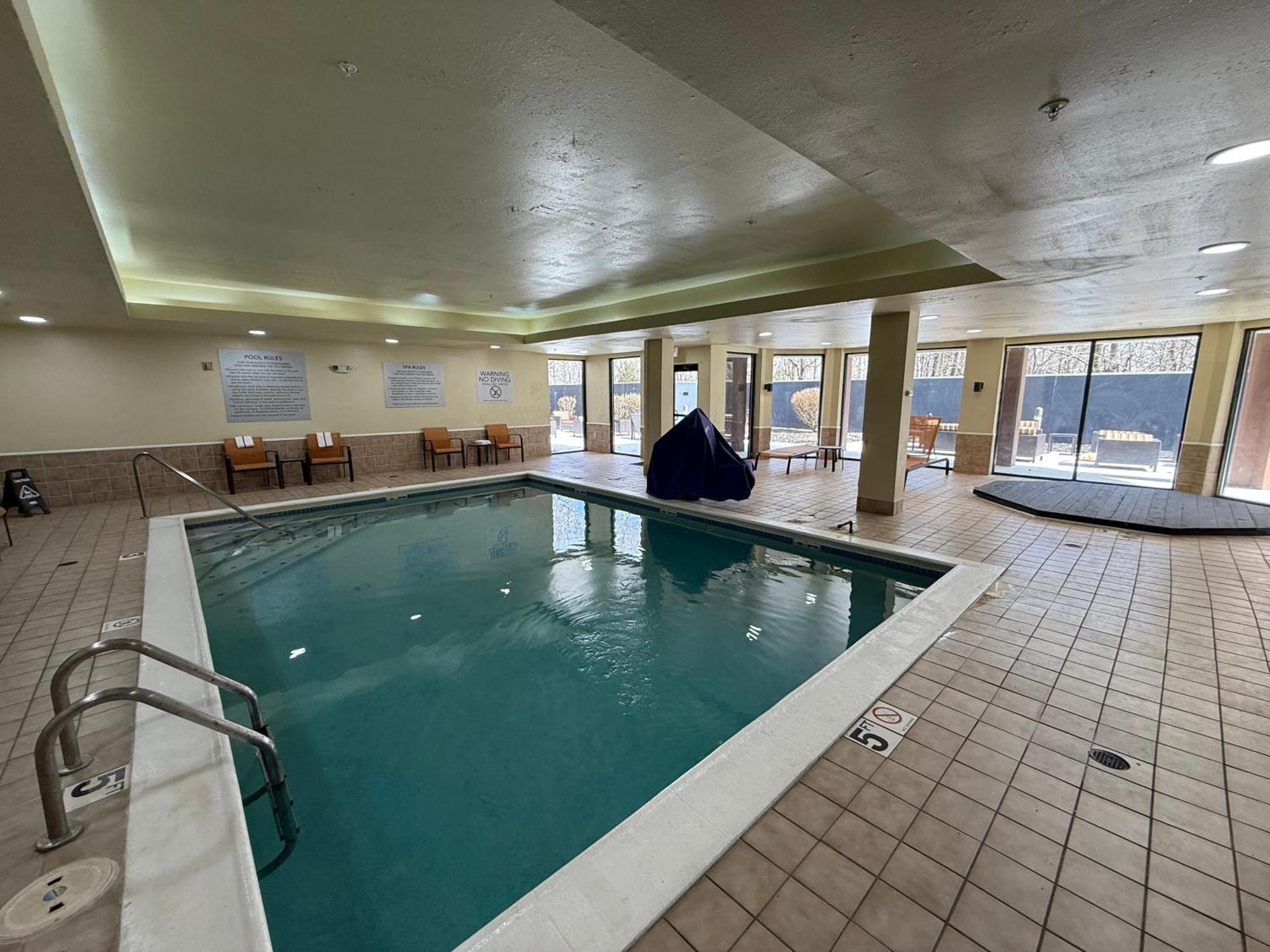Country Inn & Suites By Radisson, Columbus-Edinburgh Exterior photo
