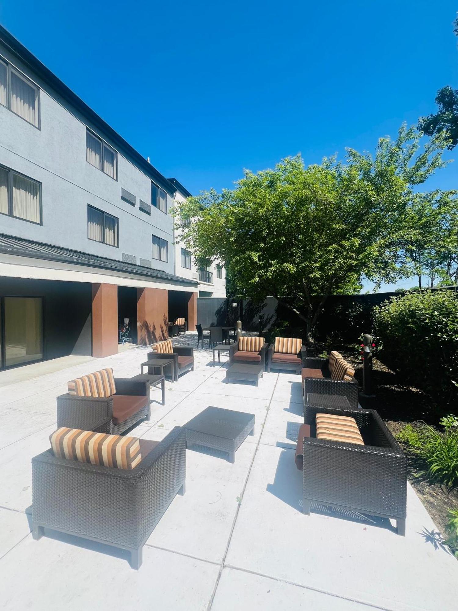 Country Inn & Suites By Radisson, Columbus-Edinburgh Exterior photo