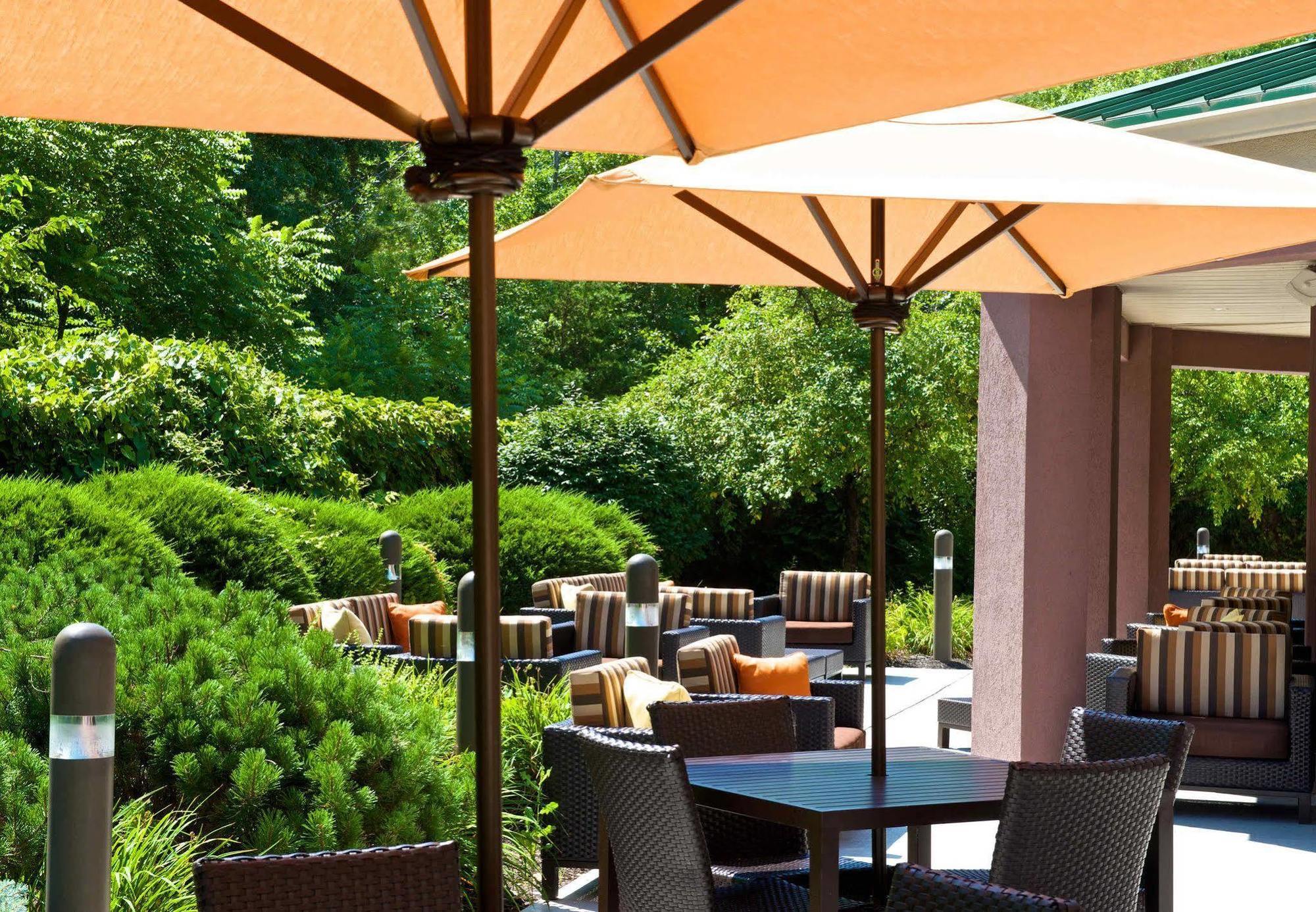 Country Inn & Suites By Radisson, Columbus-Edinburgh Exterior photo